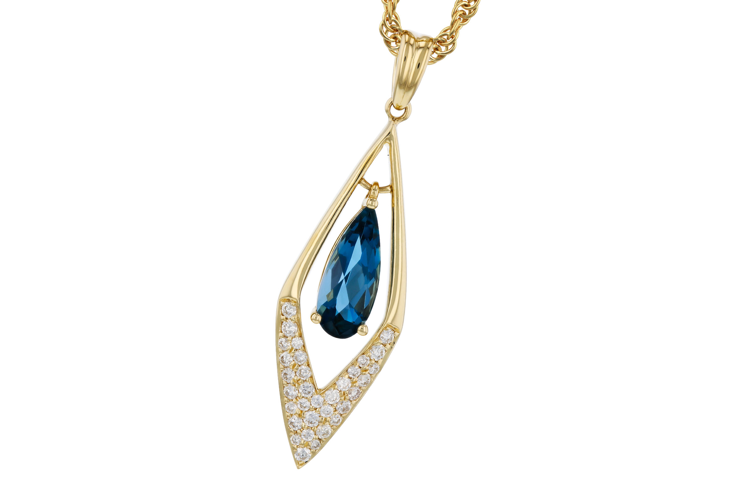 B321-66300: NECK .85 LONDON BLUE TOPAZ 1.02 TGW (10x4MM LBT)