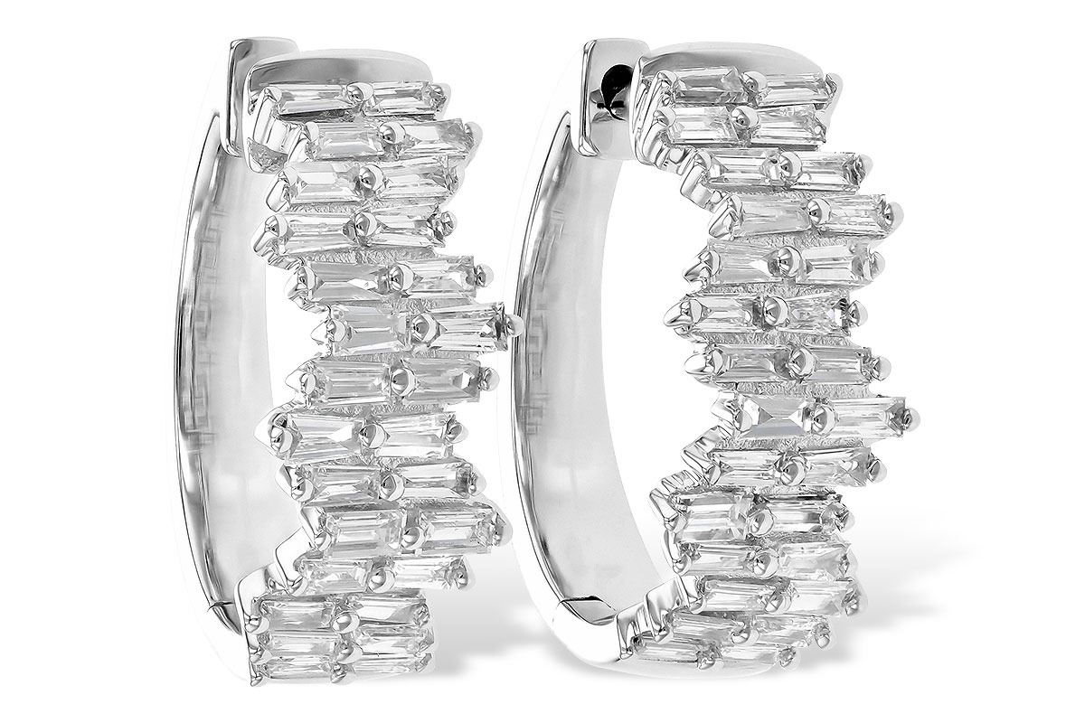 D236-23618: EARR .70 TW BAGUETTE DIAS