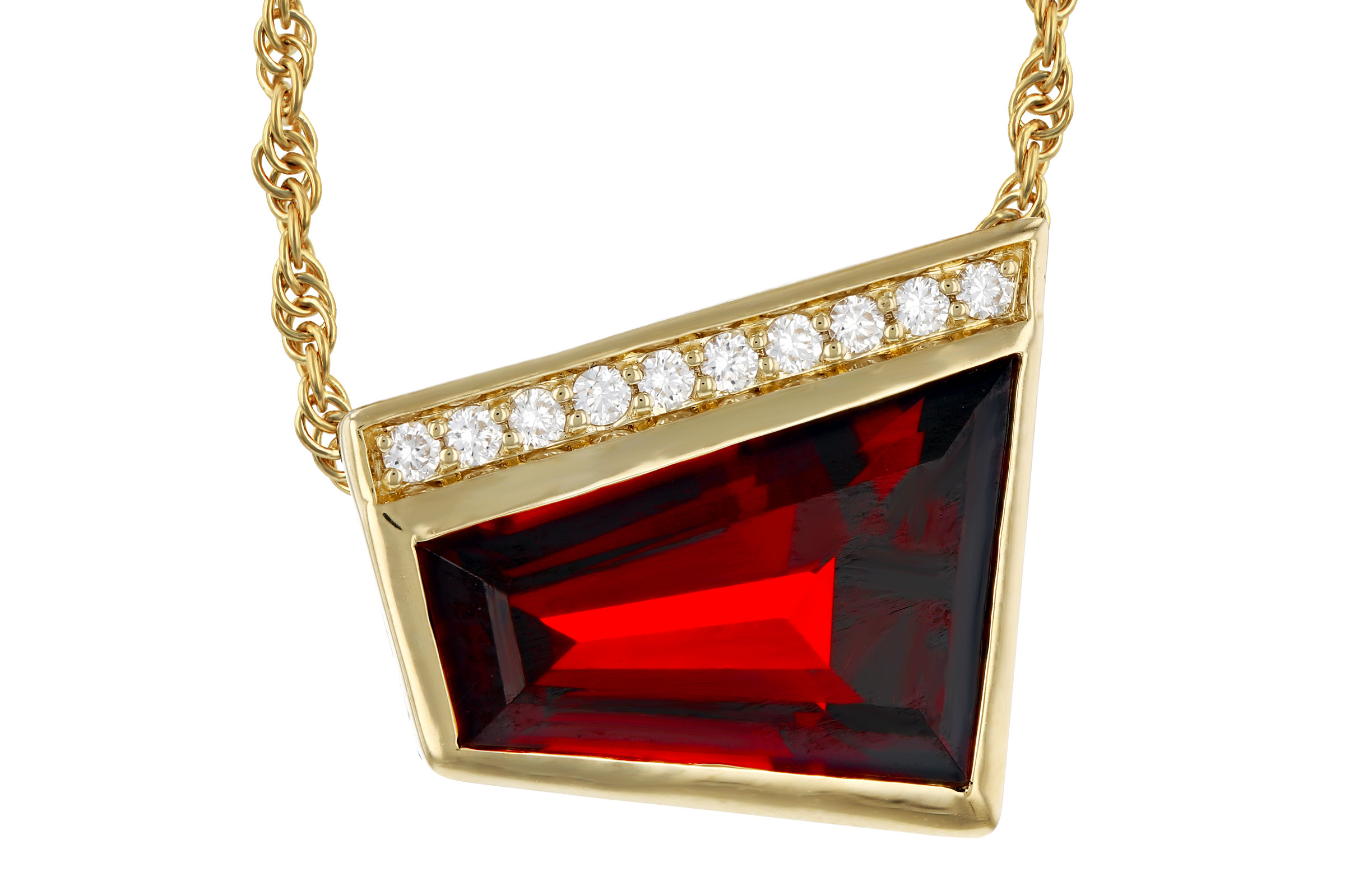 H321-66327: NECKLACE 3.92 GARNET 4.00 TGW