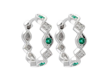K232-56336: EARRINGS .13 EMERALD .18 TGW